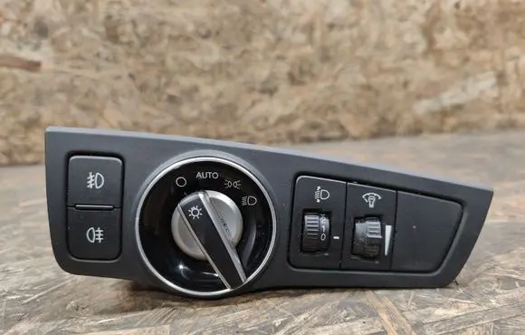 Hyundai i40 Light switch 933003Z100 39R1021000