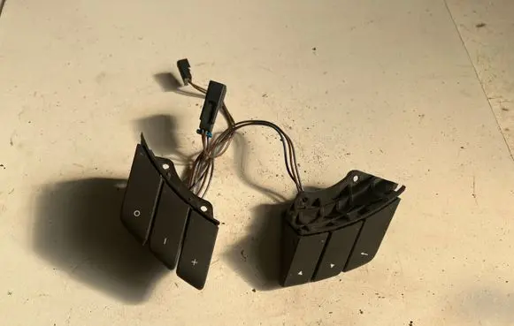 Opel Meriva A Steering wheel buttons/switches 