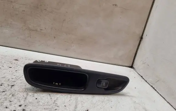 Volvo V70 Electric window control switch 8685288