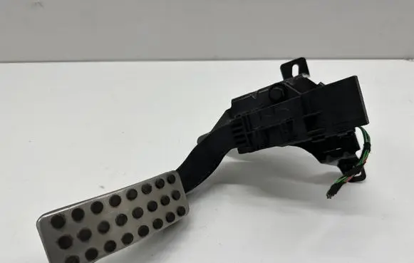 Mercedes-Benz CLA C117 X117 W117 Accelerator throttle pedal A2463001904