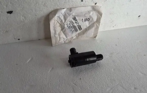 Fiat Sedici Windscreen/windshield washer pump 71742614