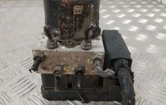 Volkswagen Golf V ABS Pump 1K0614517H 1K0907379K