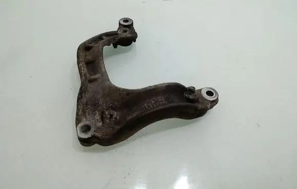 Mitsubishi Outlander A/C compressor mount bracket 7813A218