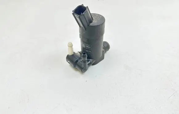 Ford Focus Windscreen/windshield washer pump 1S7117K624FE
