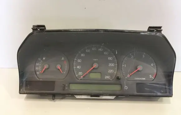 Volvo S70 V70 V70 XC Speedometer (instrument cluster) 9168138