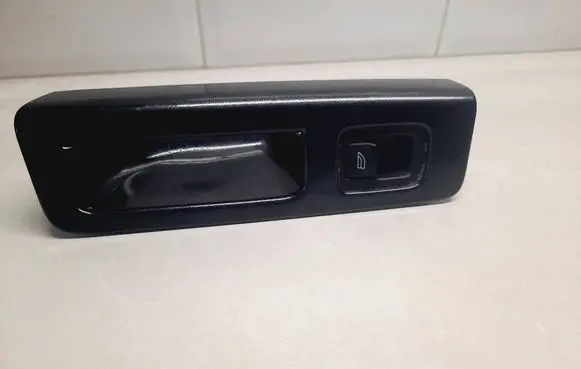 Volvo V50 Electric window control switch 8679478