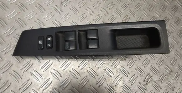 Toyota Yaris Electric window control switch 742320D340