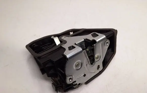 BMW X3 F25 Front door lock 7318416 51217318416 51217276668