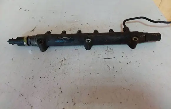 Volvo V70 Fuel main line pipe 0445215010 001816