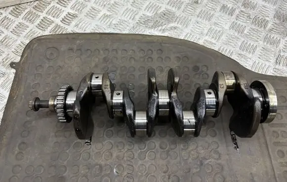 Volkswagen PASSAT B8 Crankshaft 