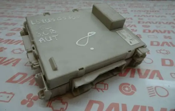 Lexus GS 300 350 430 450H Fuse module 82670-30250