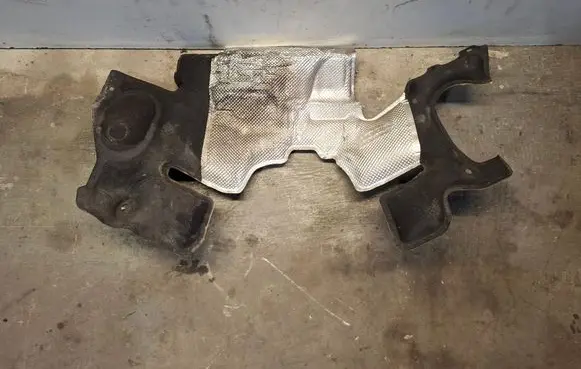 Volvo V60 Heat shield in engine bay P31442752 31442752
