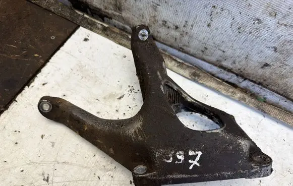 Volkswagen Sharan Engine mounting bracket 7M0199307
