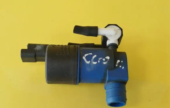Renault Clio III Windscreen/windshield washer pump A246091 031805