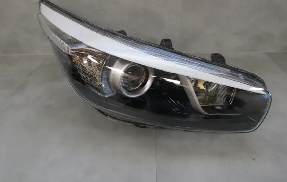 KIA Ceed Headlight/headlamp 92102A2220 R009B22RURJ