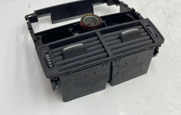 Rear air vent grill