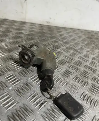 Volkswagen PASSAT B5 Ignition lock 357905851