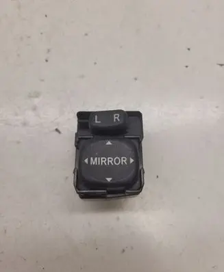 Wing mirror switch
