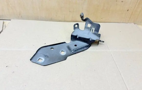 Renault Clio IV Fender mounting bracket 620423958R