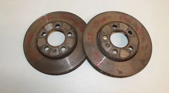 Volkswagen Polo IV 9N3 Front brake disc