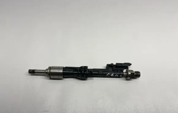 BMW 5 F10 F11 Fuel injector 7597870 0261500109