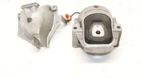 Engine mount bracket