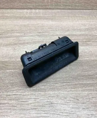 BMW 3 E90 E91 Tailgate release/open handle 7118158