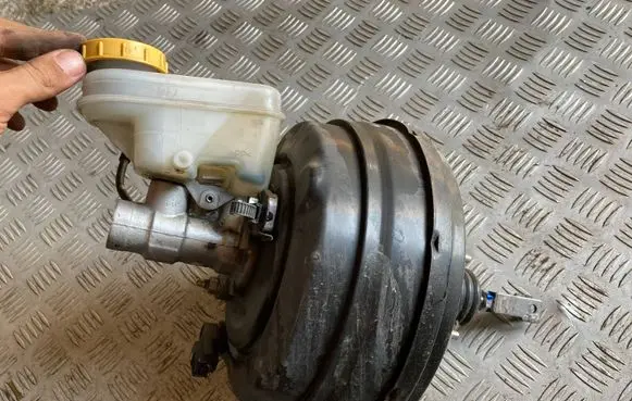 Subaru Forester SJ Master brake cylinder