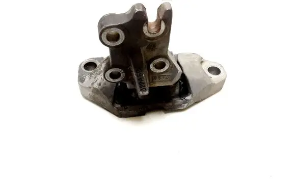 Volvo XC90 Engine mount bracket 30793797