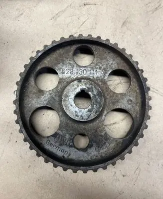 Volkswagen PASSAT B5.5 Fuel pump gear (pulley) 028130111A