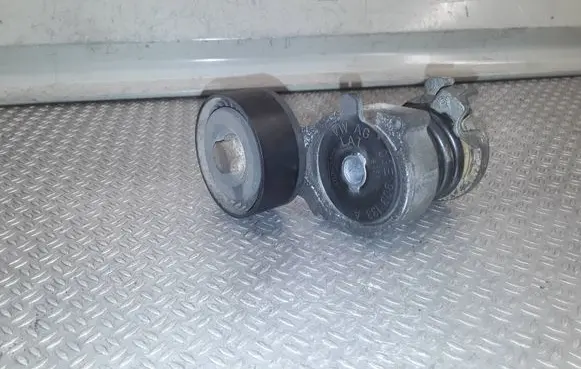 Volkswagen Polo IV 9N3 Generator/alternator belt tensioner 03E903133a