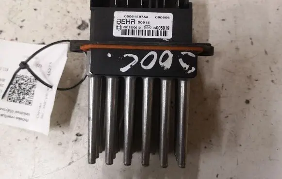 Chrysler 300 - 300C Heater blower motor/fan resistor 05061587AA D0915 F011500010