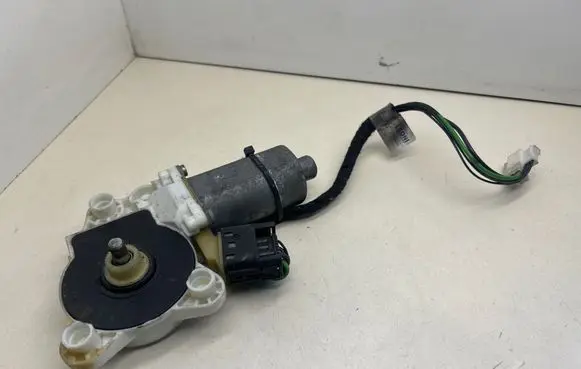 Mercedes-Benz E W211 Front door window regulator motor A2118203042