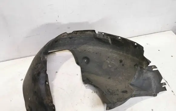 Front wheel arch liner splash guards