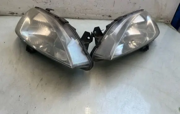 Renault Megane II Headlight/headlamp 7700427872D