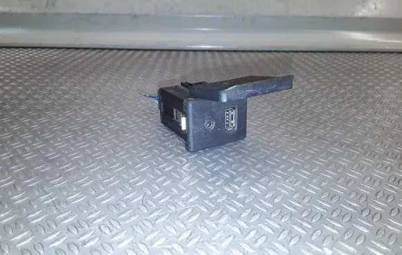 Opel Meriva B AUX in-socket connector 13339483