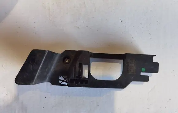 Headlight/headlamp mounting bracket