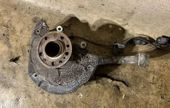 Mercedes-Benz C W205 Front wheel hub A2052200