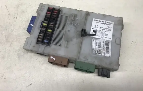 Ford Mondeo MK IV Fuse module 7G9T14A073DC
