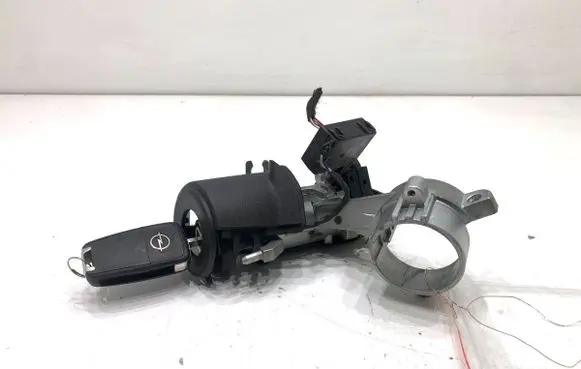 Opel Corsa E Ignition lock 13496392