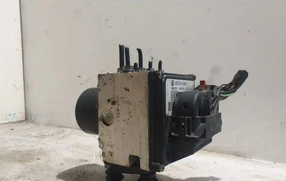 Volkswagen PASSAT B6 ABS Pump 3C0614095P