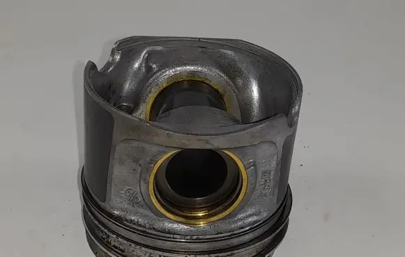 BMW 5 F10 F11 Piston 0841Y