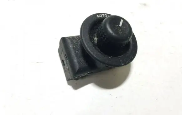 Wing mirror switch