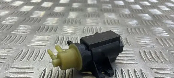 Mercedes-Benz E W212 Turbo solenoid valve A0091533128