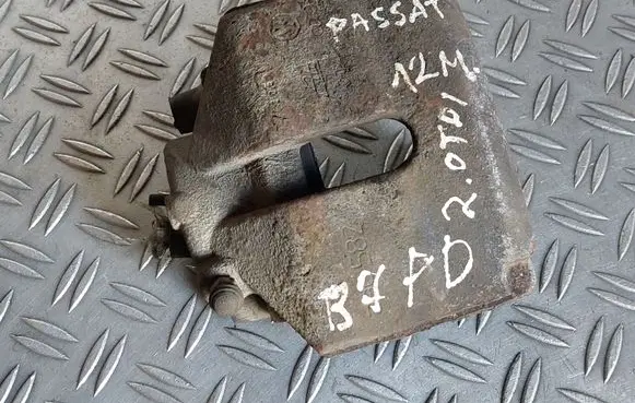 Volkswagen PASSAT B7 Front brake caliper