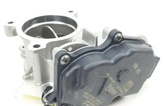 Volkswagen Tiguan Throttle body valve 05L128063E LC9X