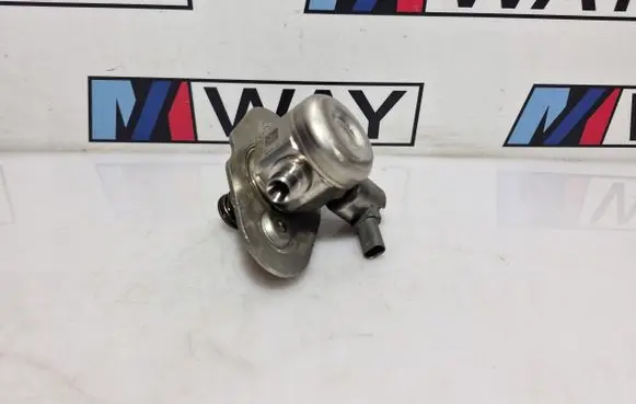 BMW 1 F20 F21 Fuel injection high pressure pump