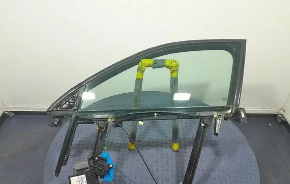 Audi A4 S4 B7 8E 8H Front door window regulator with motor 8E0837629