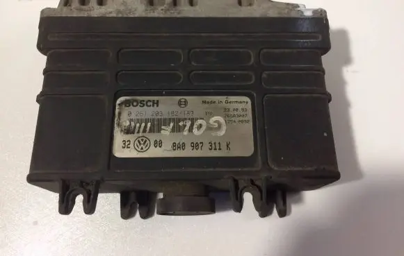 Volkswagen Golf III Engine control unit/module 8A0907311K 0261203182