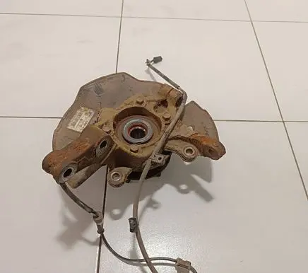 KIA Sorento Front wheel hub 625102P070 20140515 PF0DDATE